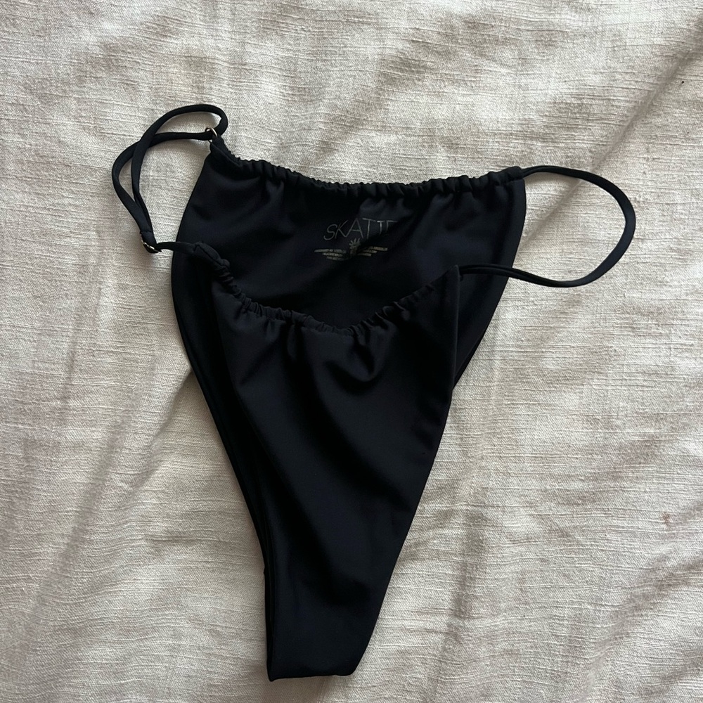 Skatie Bobbi Black Swim Bottom